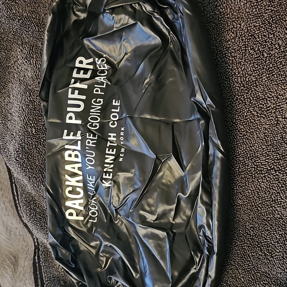 NWT Kenneth Cole Women's Quilted Black Packable Puffer Jacket w Hood Medium - Picture 9 of 14